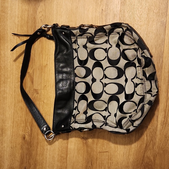 Coach C Signature 11 X 14 Black Zoe Hobo Shoulderbag F14709 - Picture 1 of 14